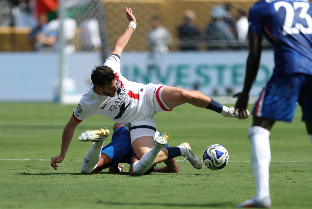 随着足球新 随着足球新