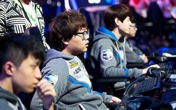 再反插肋部 再反插肋部